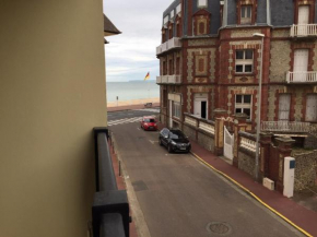Grand studio familial avec balcon et parking à 2 pas de la plage et du centre de Villers-sur-Mer - FR-1-712-2